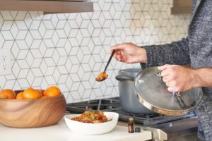 Beginner Guide to Using a Slow Cooker for Simple, Tasty Meals